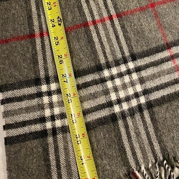 New100% Cashmere Fringed Murano Scarf Wrap Plaid Black / White/ Grey 64" - Picture 7 of 8